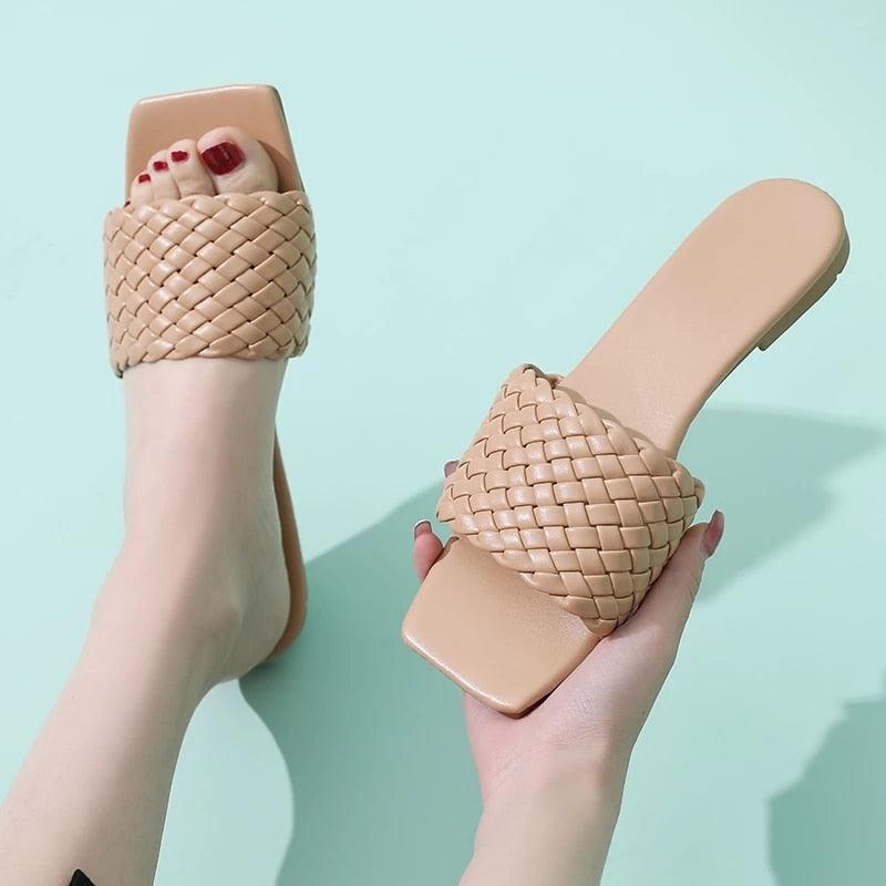 Chaussons de Luxe pour Femmes, Design Charmant, Sandales Plates de Plage à Bout Ouvert, Tongs Décontractées pour Femmes, Sandales Plates à Enfiler, Sandales Plates à Lanières en Cuir
