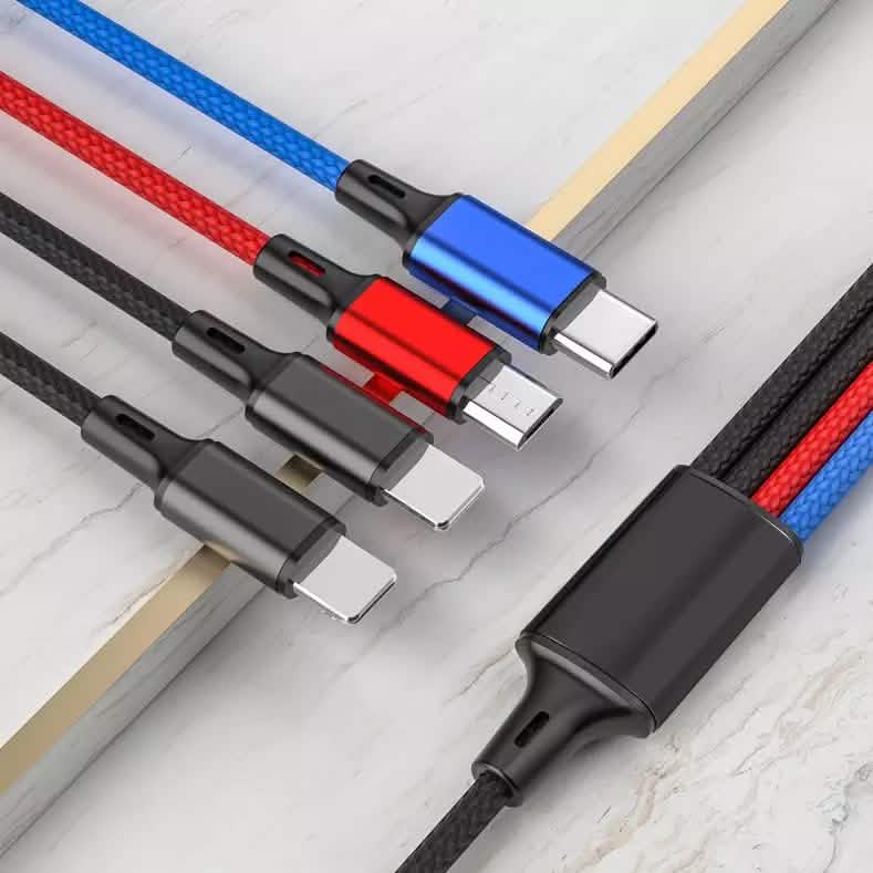 Chargeur de voiture PBG LED 6 ports et lot de câbles de charge en nylon 4 en 1