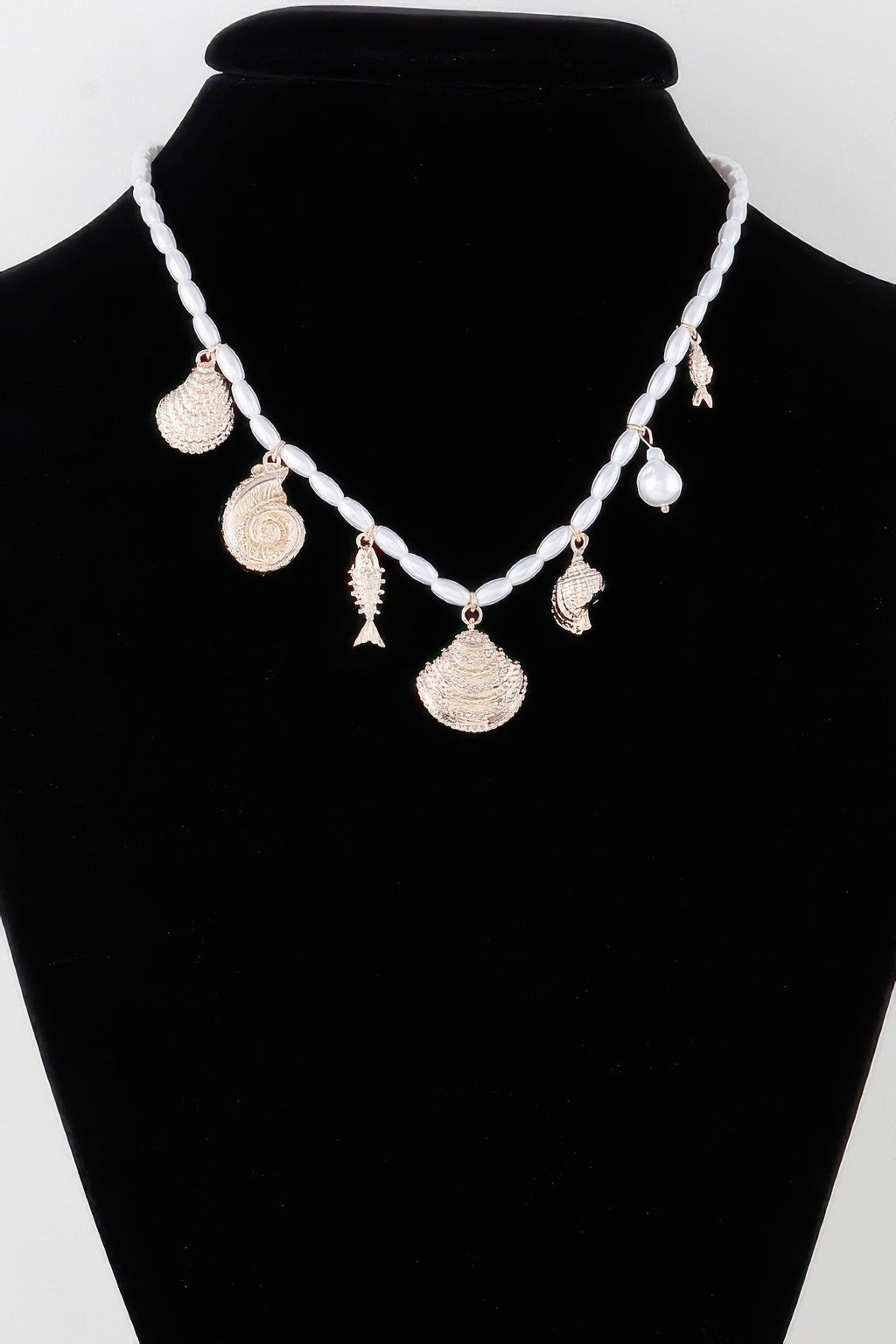 Collier de perles sous la mer