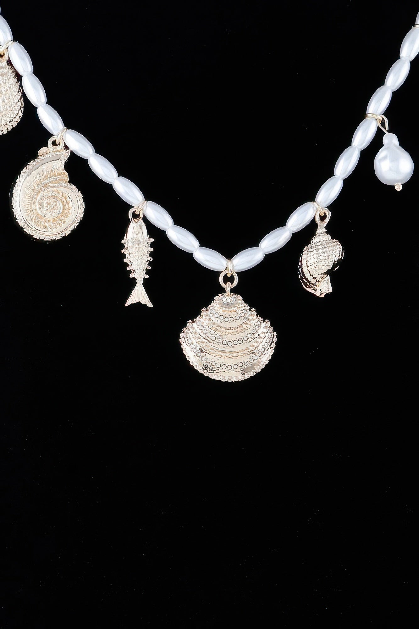 Collier de perles sous la mer