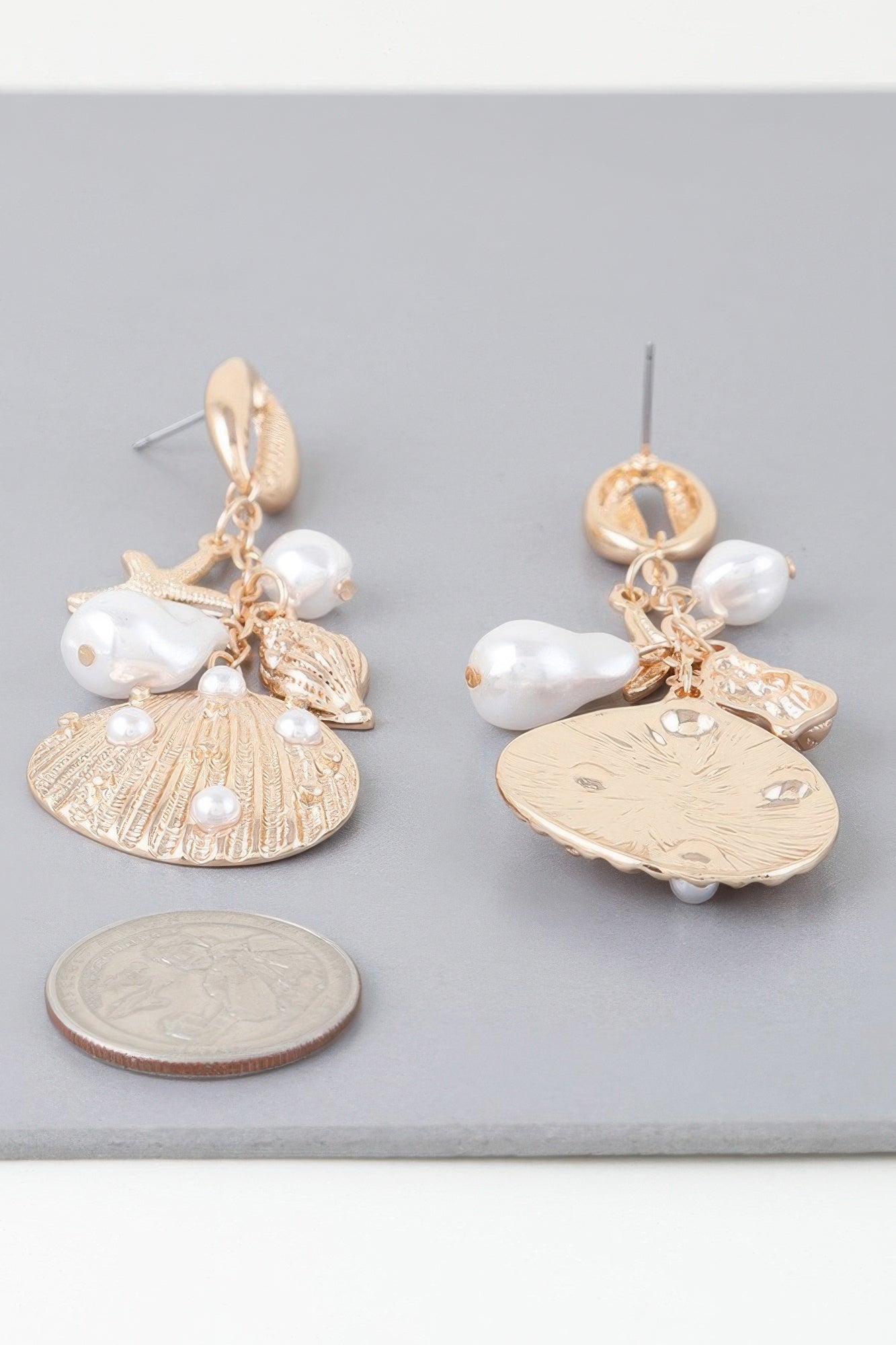 Boucles d'oreilles pendantes perlées sous la mer