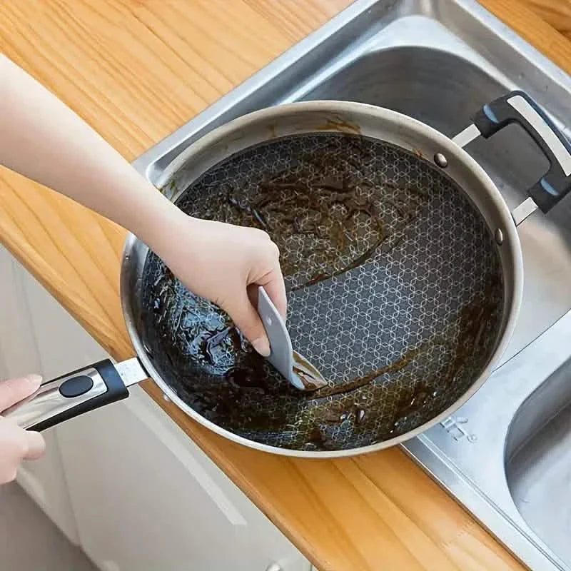 Outil racloir souple de cuisine en forme de pingouin pour enlever les taches