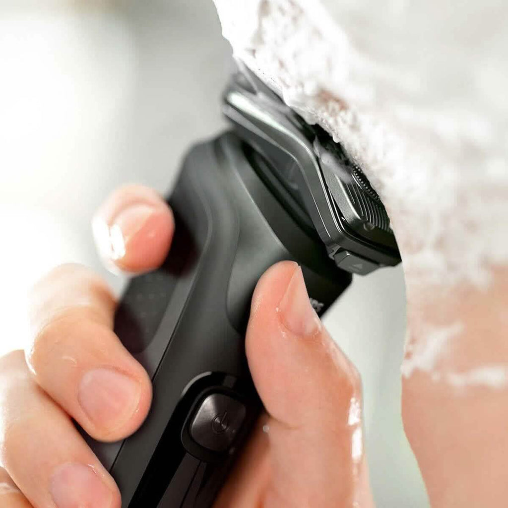 Rasoir Philips Wet & Dry 5000 avec technologie SkinIQ + têtes de rasage, base de chargement et de nettoyage (reconditionné)