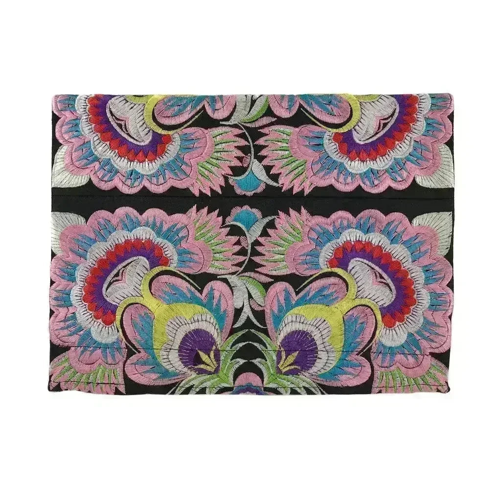 Pochette brodée de fleurs