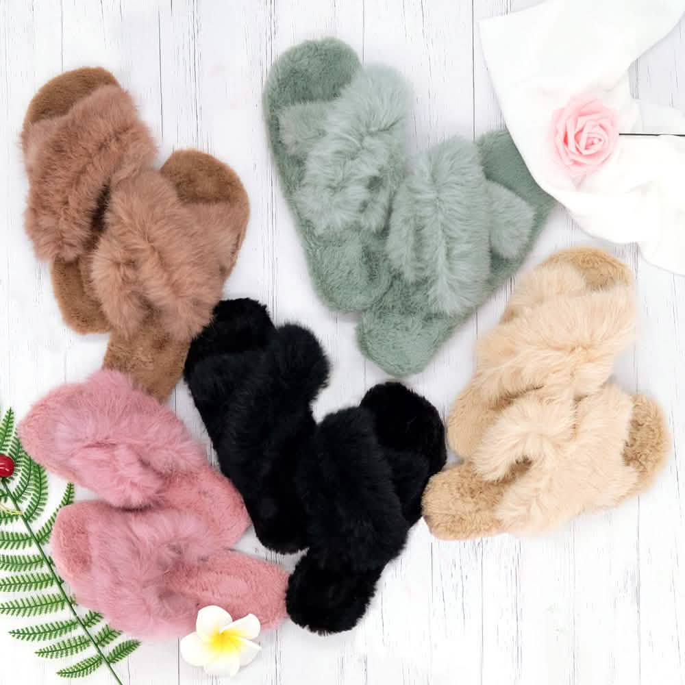 Chaussons en peluche à bride croisée