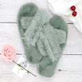 Chaussons en peluche à bride croisée