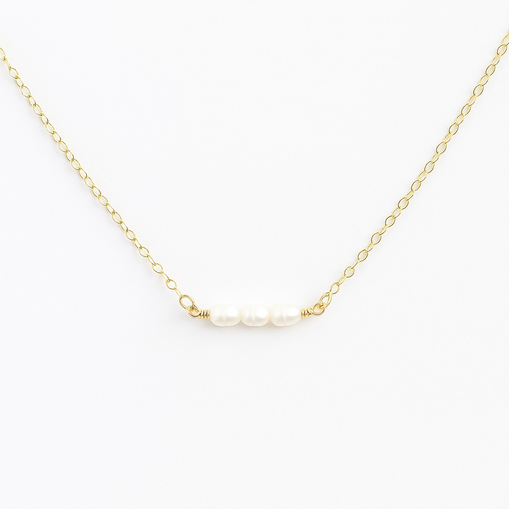 Collier ras du cou délicat avec perles – Chaîne en or 14 carats laminé – Trois perles d'eau douce – Fait main à Raleigh