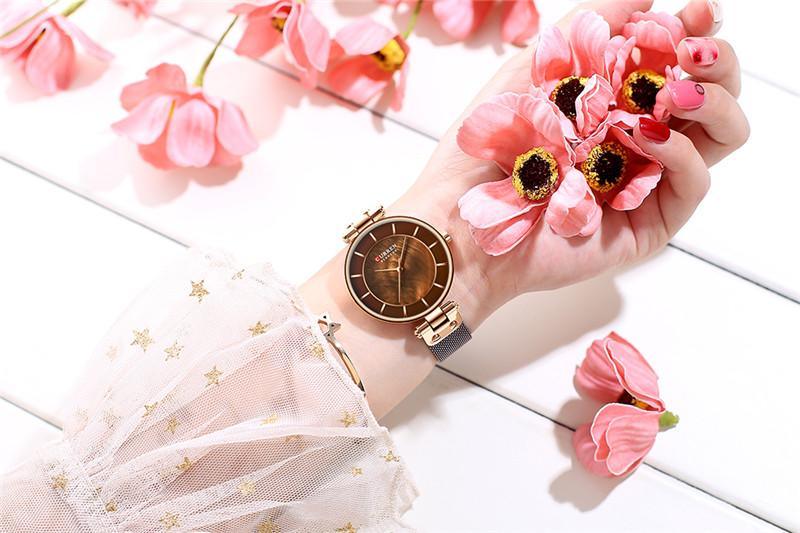 Montres de luxe pour femmes avec un excellent arrière-plan et des designs en zircon, montre-bracelet de style professionnel, cadeau parfait pour elle