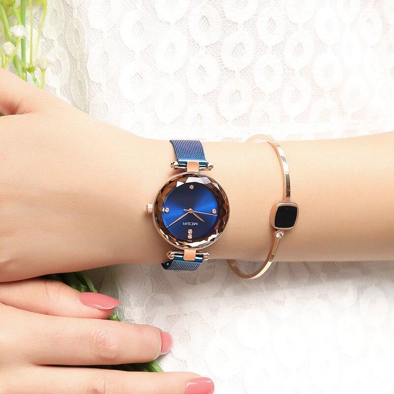 Montre de luxe pour femme, couleur or rose, analogique, design rond étincelant et élégant, bracelet en acier inoxydable.