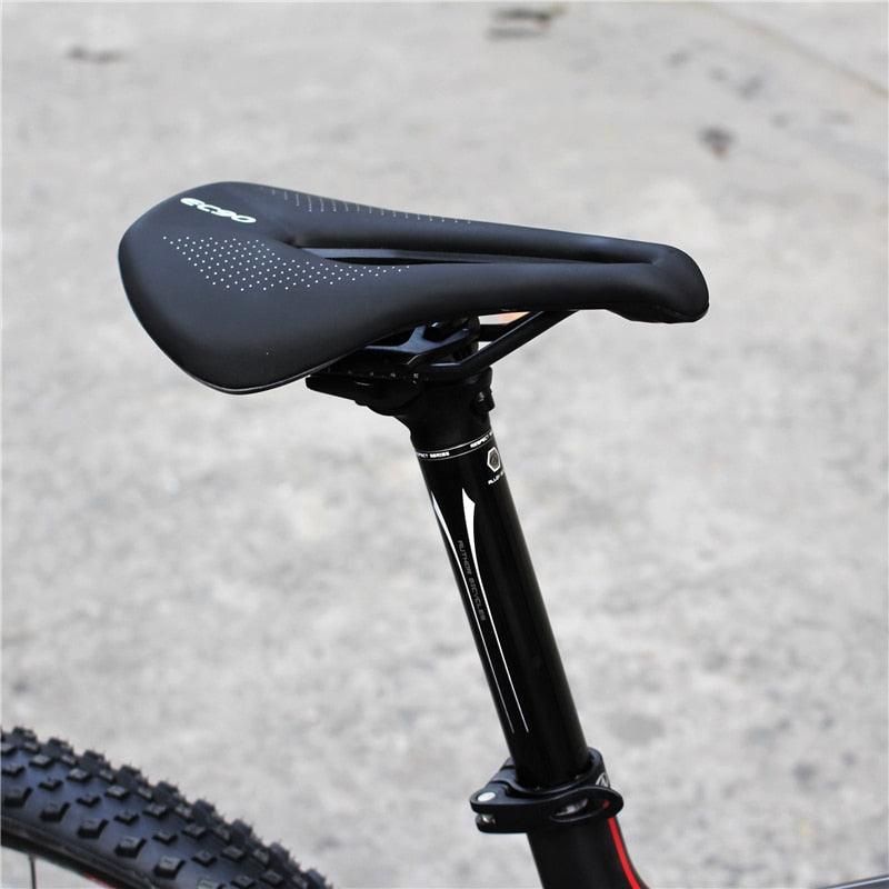 Selle de vélo de sport Selle de vélo de route VTT Selle de course en PU Coussin de siège souple et respirant Suspension Gel Selle de vélo respirante Siège de vélo confortable Conception ergonomique Adapté au VTT et au vélo de route