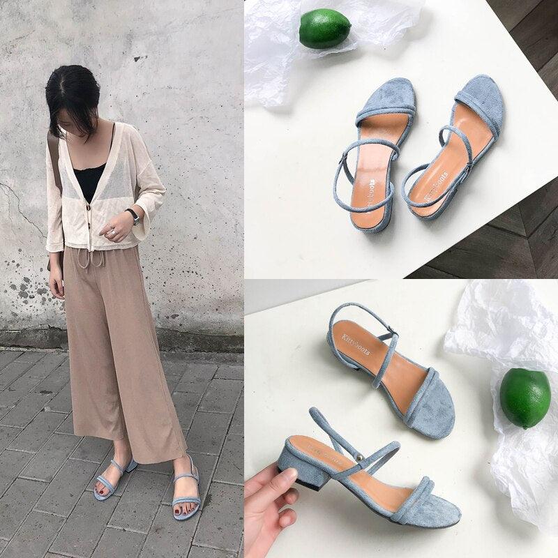 Sandales pour femmes Chaussures d'été bleues Plates Talon Claquettes Sandales pour femmes Sandales plates à lanière arrière Sandales décontractées réglables avec bout ouvert
