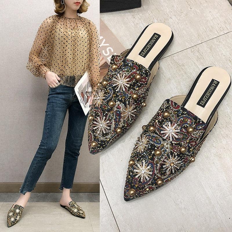 Mules de luxe pour femmes Chaussons d'été Dames Chaussures pour femmes Nouveaux talons bas Chaussures décontractées plates Tongs pour femmes Mules pour femmes Chaussons plats à enfiler Mocassins Pointu Mules pour femmes