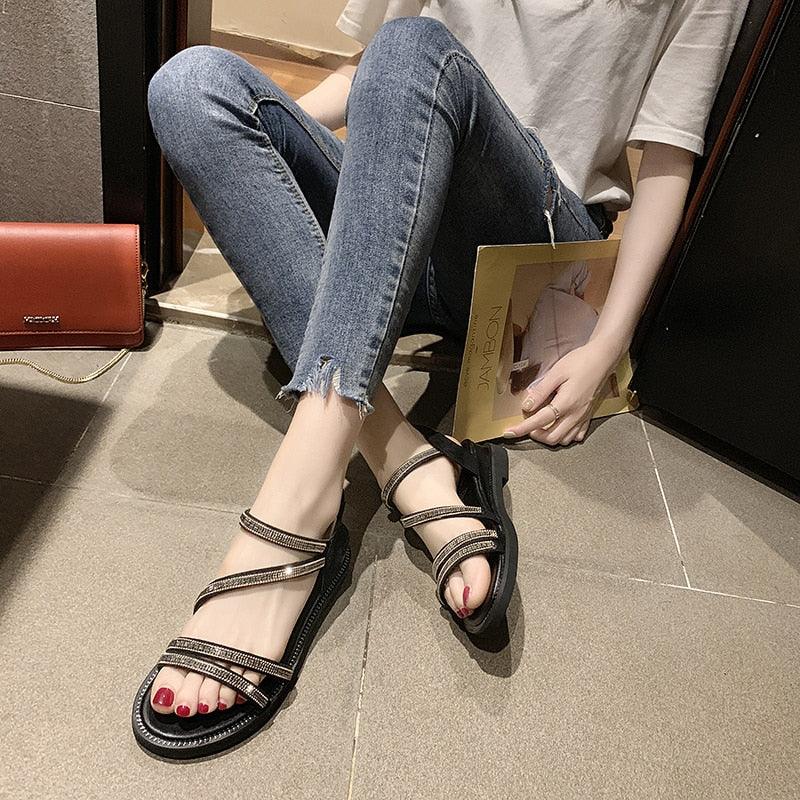 Sandales pour femme avec strass, tongs d'été en cuir, sandales à cristaux, sandales décontractées plates pour femme avec strass et cristaux, pantoufles confortables de plage, tongs