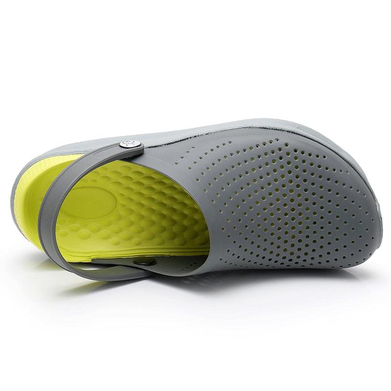 Nouvelles sandales, chaussures à trous pour hommes, sandales pour femmes, sabots, chaussures de jardin unisexes, chaussures d'eau grises, sandales légères à enfiler, chaussures d'été pour la plage, la piscine, la douche