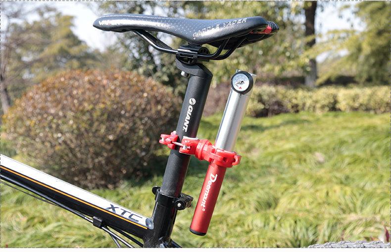 Support de lumière de vélo Support de lampe de vélo Support de pompe de phare à LED Support à dégagement rapide Support de lampe de poche universel rotatif à 360 degrés Support de montage de vélo Support de lampe de poche