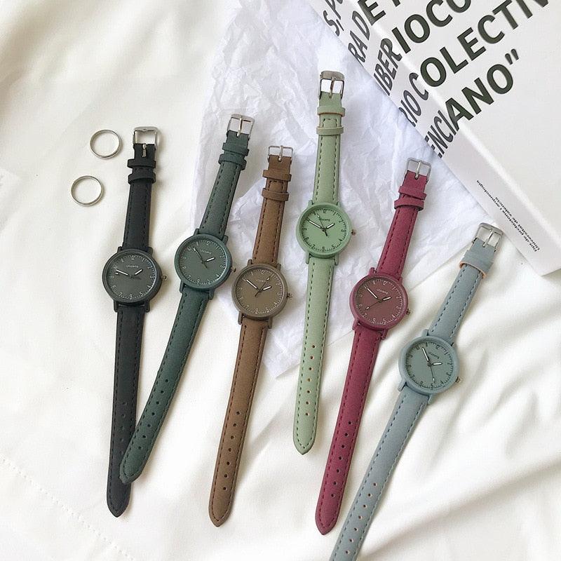 Montre vintage en cuir simple pour femme Montre-bracelet à quartz tendance Montres rétro décontractées en cuir marron Montres classiques à quartz analogiques tendance simples pour femme