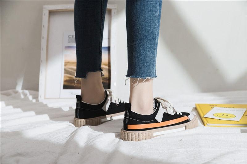 Nouvelles Baskets Décontractées en Toile pour Femme - Collection Printemps, Chaussures Plates Vulcanisées Rayées Tendance, Baskets Basses en Toile, Modèle Confortable Facile à Enfiler