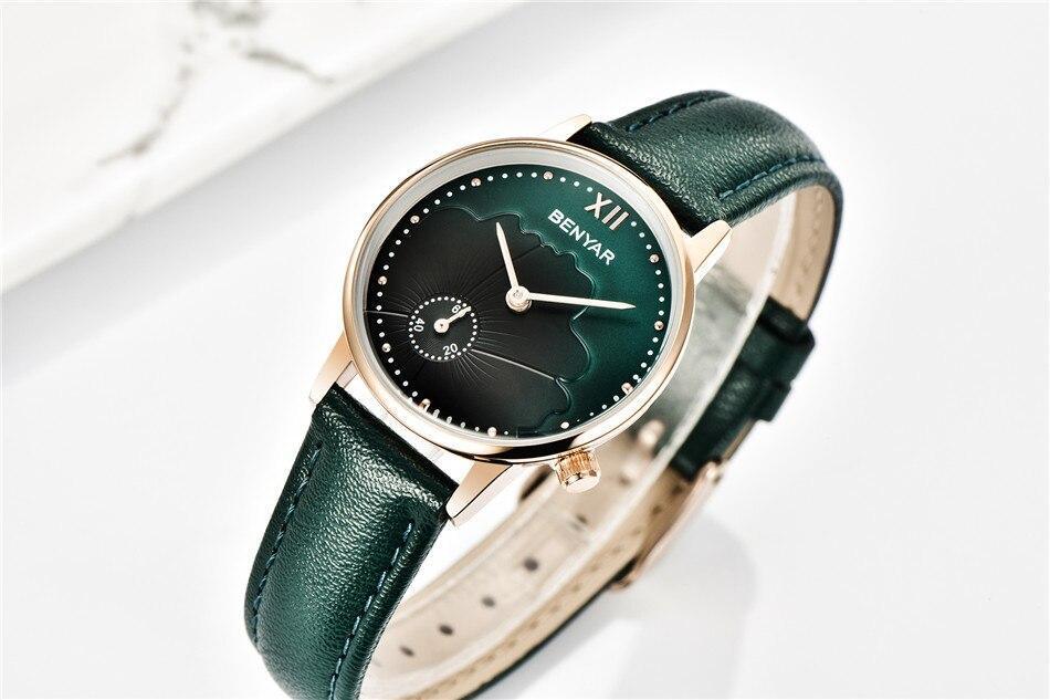 Nouvelle montre de mode rouge pour femme, bracelet en cuir de luxe à quartz, analogique, étanche et résistante aux rayures, excellent cadeau pour les femmes