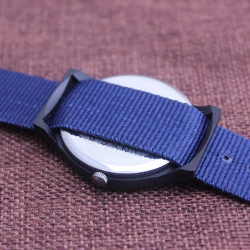 Montre unisexe en nylon pour enfants, style sport, fine, pour étudiants, en toile, à quartz, avec affichage militaire, montre-bracelet de sport militaire pour homme avec bracelet en nylon coulissant.