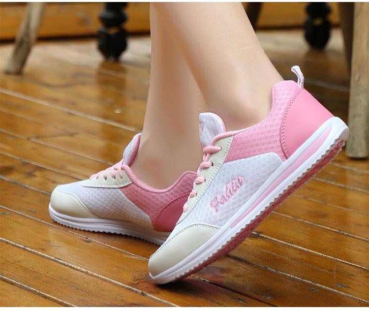 Nouvelles baskets décontractées violettes pour femmes Chaussures respirantes en maille pour femmes Baskets épaisses Chaussures de marche course tennis gym antidérapantes pour femmes