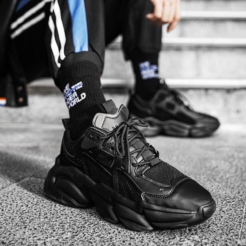 Chaussures de sport blanches pour hommes, tendance décontractée confortable, baskets épaisses noires pour hommes, design été blanc, baskets de tennis de course en plein air, mode sport, baskets décontractées confortables pour hommes.