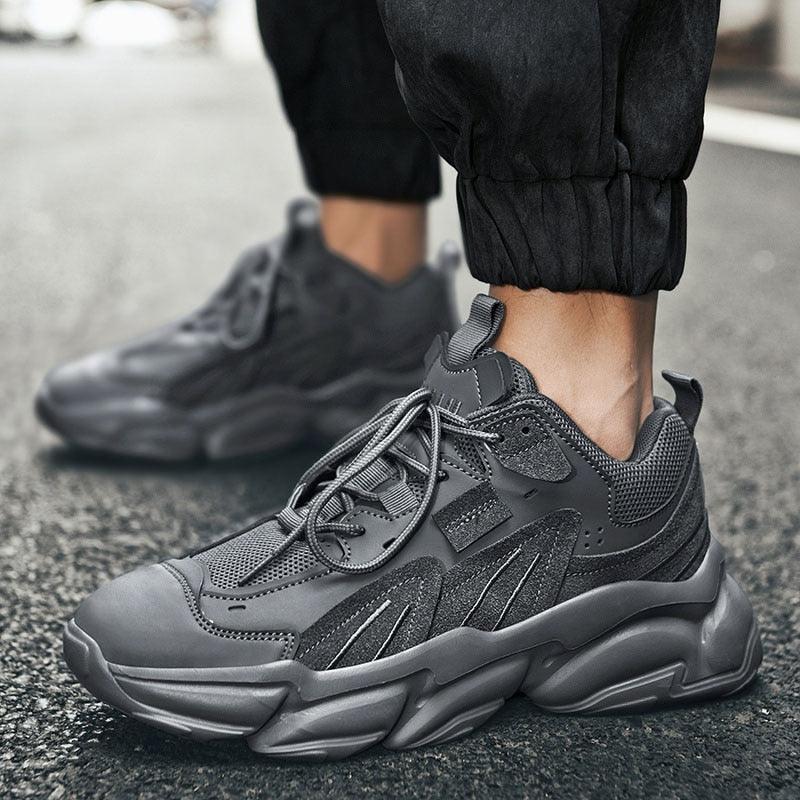 Chaussures de sport blanches pour hommes, tendance décontractée confortable, baskets épaisses noires pour hommes, design été blanc, baskets de tennis de course en plein air, mode sport, baskets décontractées confortables pour hommes.
