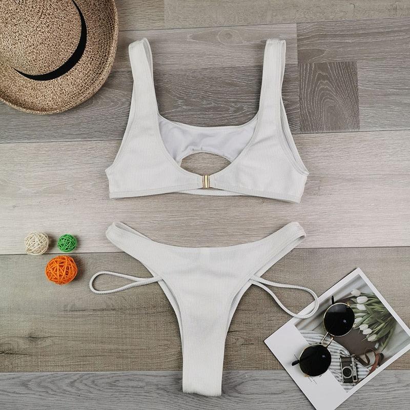 Maillot de bain bikini blanc moderne creux maillot de bain féminin coupe haute maillot de bain uni mode maillot de bain plage maillots de bain pour femmes maillots de bain deux pièces à découpe avant d'été maillots de bain de fête
