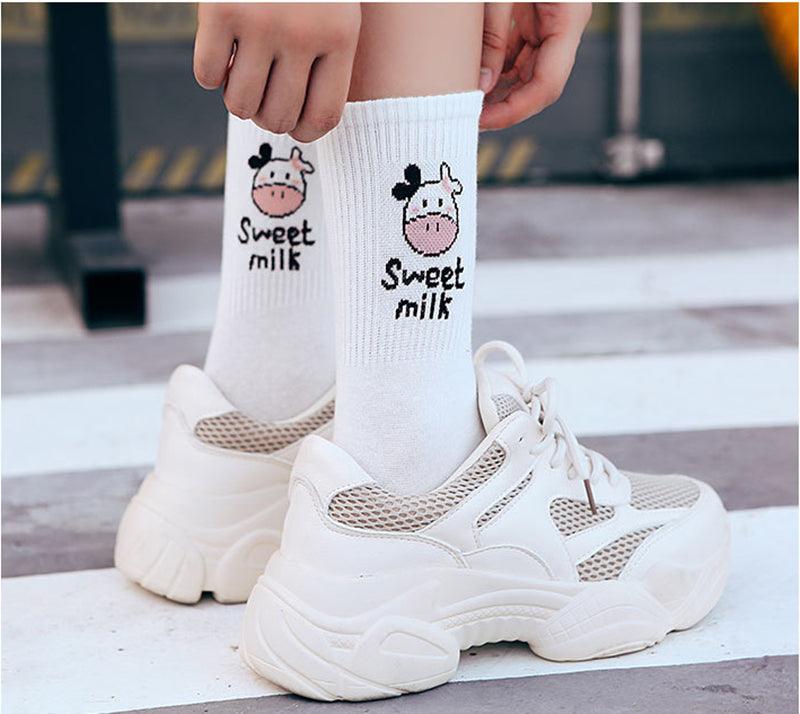 Chaussettes de cheville en coton noir et blanc brodées pour femme, motif vache de dessin animé, style marée, bouche peu profonde, mode mignonne, chaussettes de bateau unisexe pour hommes et femmes