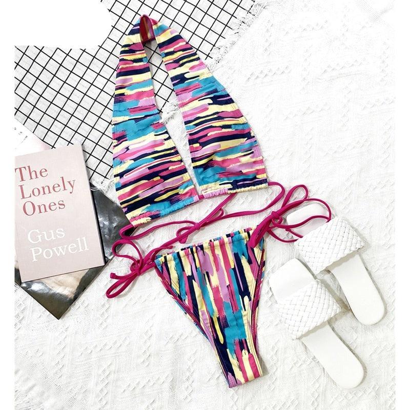 Ensemble de bikinis croisés creux, maillot de bain pour femme, nouveau maillot de bain deux pièces de couleur unie, haut de bikini à licou croisé avec découpes et bas taille haute, tenue de plage d'été, maillot de bain pour femme.