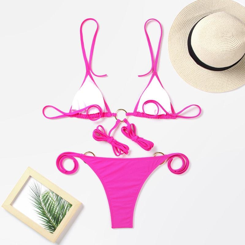 Maillot de bain deux pièces triangle réglable à dos nu croisé, avec lacets et liens, pour femme. Bas de maillot de bain brésilien string. Maillot de bain femme ajouré de qualité, plissé. Ensemble bikini femme réversible.
