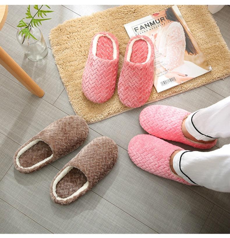 Pantoufles d'intérieur pour femmes Chaussons en peluche chauds pour la maison Automne Hiver Femme Maison Appartement Chausson doux Pantoufles silencieuses Semelle intérieure en polaire moelleuse Chaussons duveteux pour la maison et la chambre à coucher