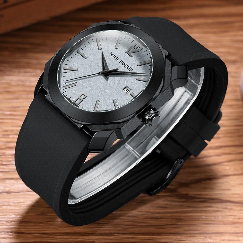 Montre Classique Sport Homme Mode Rond Étanche Quartz Montre-Bracelet Élégant Bracelet en Silicone Design Stylé
