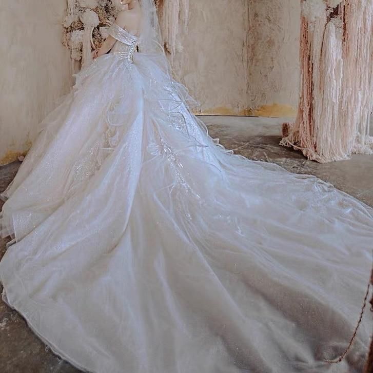 Robe de mariée de luxe élégante avec perles et sequins