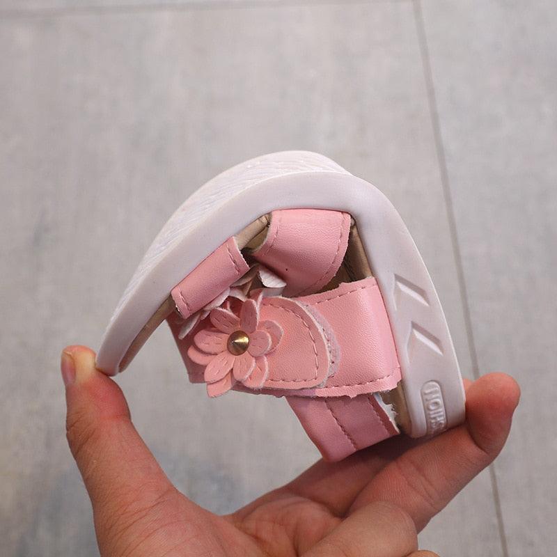 Chaussures pour enfants Sandales d'été Filles Princesse Belles chaussures à fleurs Sandales plates pour enfants Bébé Fille Sandales à lanières pour filles avec fleurs Sandales habillées à bout ouvert Belles sandales de fête en plein air