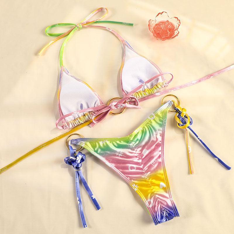 Maillot de bain deux pièces triangle réglable à dos nu croisé, avec lacets et liens, pour femme. Bas de maillot de bain brésilien string. Maillot de bain femme ajouré de qualité, plissé. Ensemble bikini femme réversible.