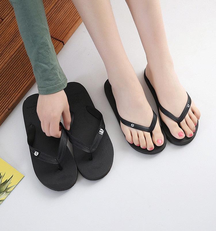 Tongs confortables de couleurs unies pour femmes, mode d'été décontractée antidérapante pour couple, tongs de plage respirantes pour femmes, sandales à enfiler pour l'été