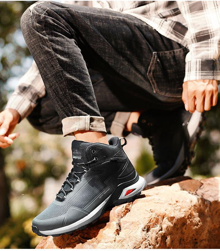 Bottes chaudes pour hommes Bottes de neige en peluche Bottes de randonnée antidérapantes d'extérieur Bottes d'hiver montantes imperméables pour hommes Bottes de neige doublées chaudes Chaussures en cuir antidérapantes