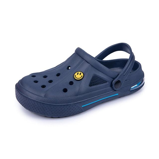 Sandales pour Femmes Été Trous Chaussures en Caoutchouc Sabots Chaussures de Jardin Noires Sandales Plates de Plage Sabots de Jardin Sandales Légères à Enfiler Classiques Réglables Chaussons de Marche d'Extérieur
