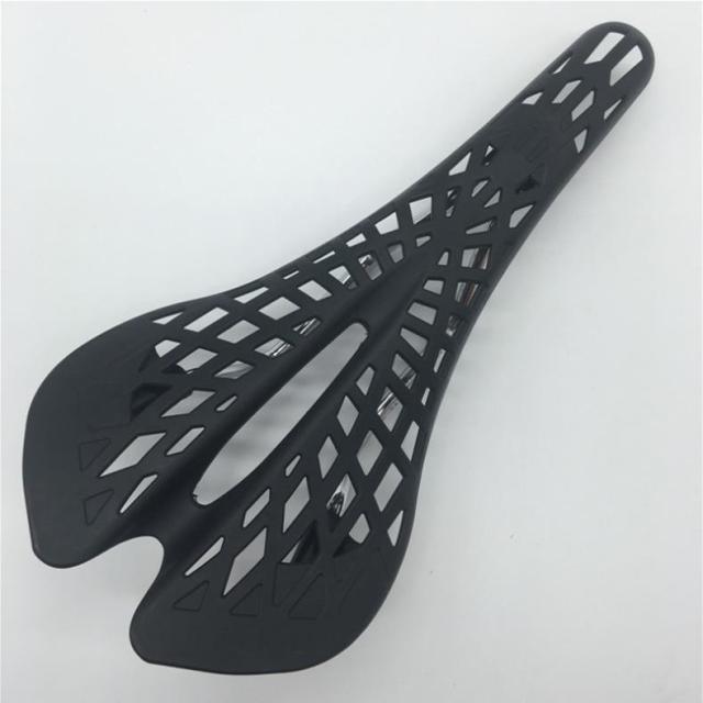 Tapis de selle de vélo léger pour siège avant de vélo, coussin de selle de vélo respirant en toile d'araignée douce, selle de vélo de route VTT évidée confortable et ultra légère