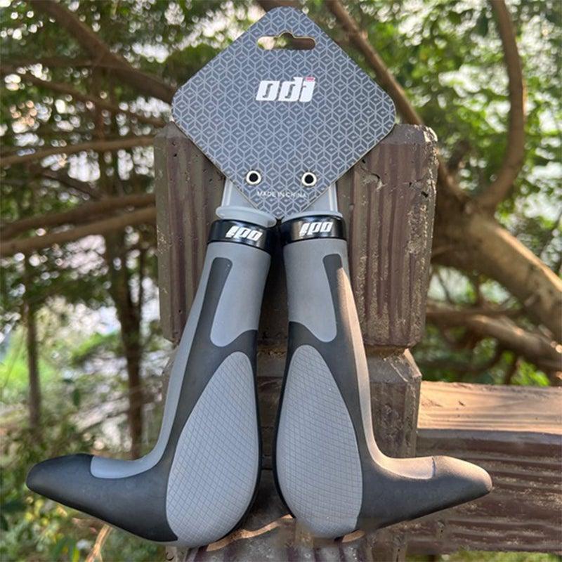 Poignées de vélo en silicone Poignées de VTT souples Guidon Anneau de blocage en alliage d'aluminium Poignées de vélo Poignées de guidon ergonomiques Confortables Douces Légères Poignées de guidon verrouillables pour VTT Cyclisme
