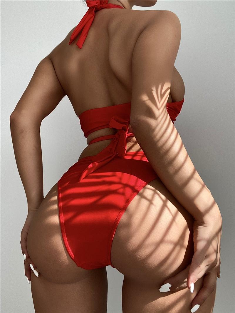Ensemble de bikinis croisés creux, maillot de bain pour femme, nouveau maillot de bain deux pièces de couleur unie, haut de bikini à licou croisé avec découpes et bas taille haute, tenue de plage d'été, maillot de bain pour femme.