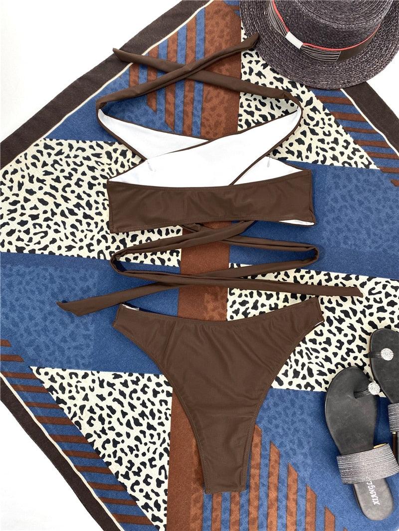 Ensemble de bikinis croisés creux, maillot de bain pour femme, nouveau maillot de bain deux pièces de couleur unie, haut de bikini à licou croisé avec découpes et bas taille haute, tenue de plage d'été, maillot de bain pour femme.