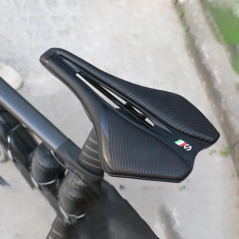 Selle de vélo souple et épaisse pour VTT et vélo de route, large coussin de siège de vélo, selle de vélo en carbone, conception ergonomique, confort optimal, selle de vélo avec mousse respirante, coussin de vélo souple pour femmes et hommes