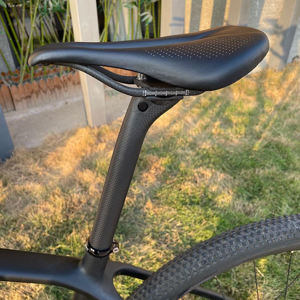 Selle de Vélo de Route Entièrement en Carbone Super Légère Cuir Carbone Siège de Vélo Optimisé Pour Hommes Support d'Os Ischiatique Flexible et Confortable Absorption des Chocs Selle de Vélo de Route