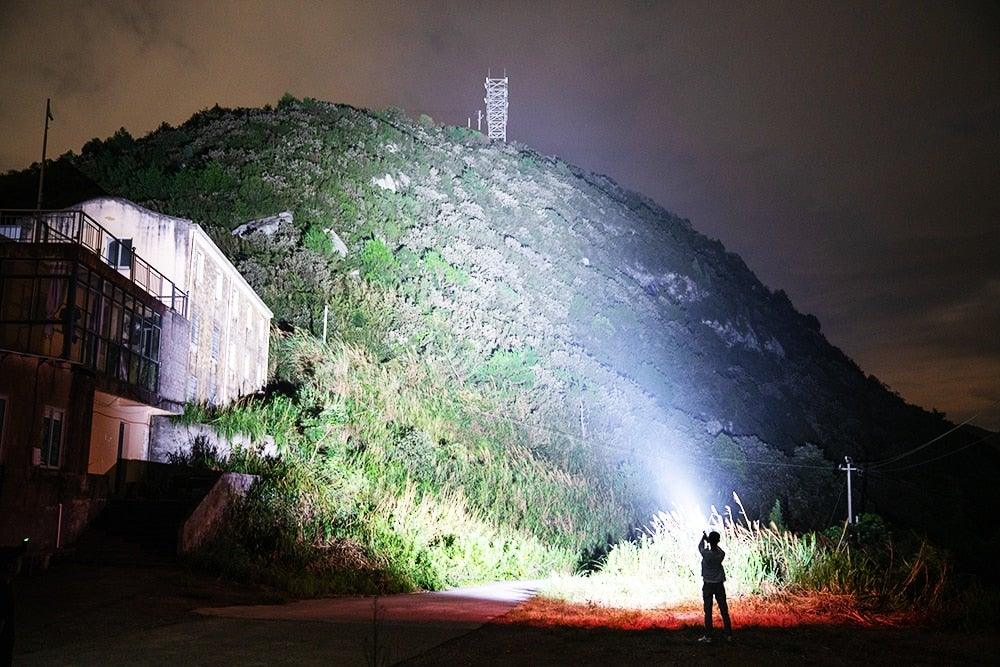 Lampes de poche LED rechargeables étanches portables super lumineuses à haute luminosité Zoomable Lampe torche puissante pour le camping en extérieur et en intérieur, la course, la pêche, la randonnée