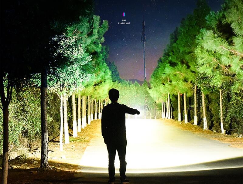 Lampes de poche LED rechargeables étanches portables super lumineuses à haute luminosité Zoomable Lampe torche puissante pour le camping en extérieur et en intérieur, la course, la pêche, la randonnée