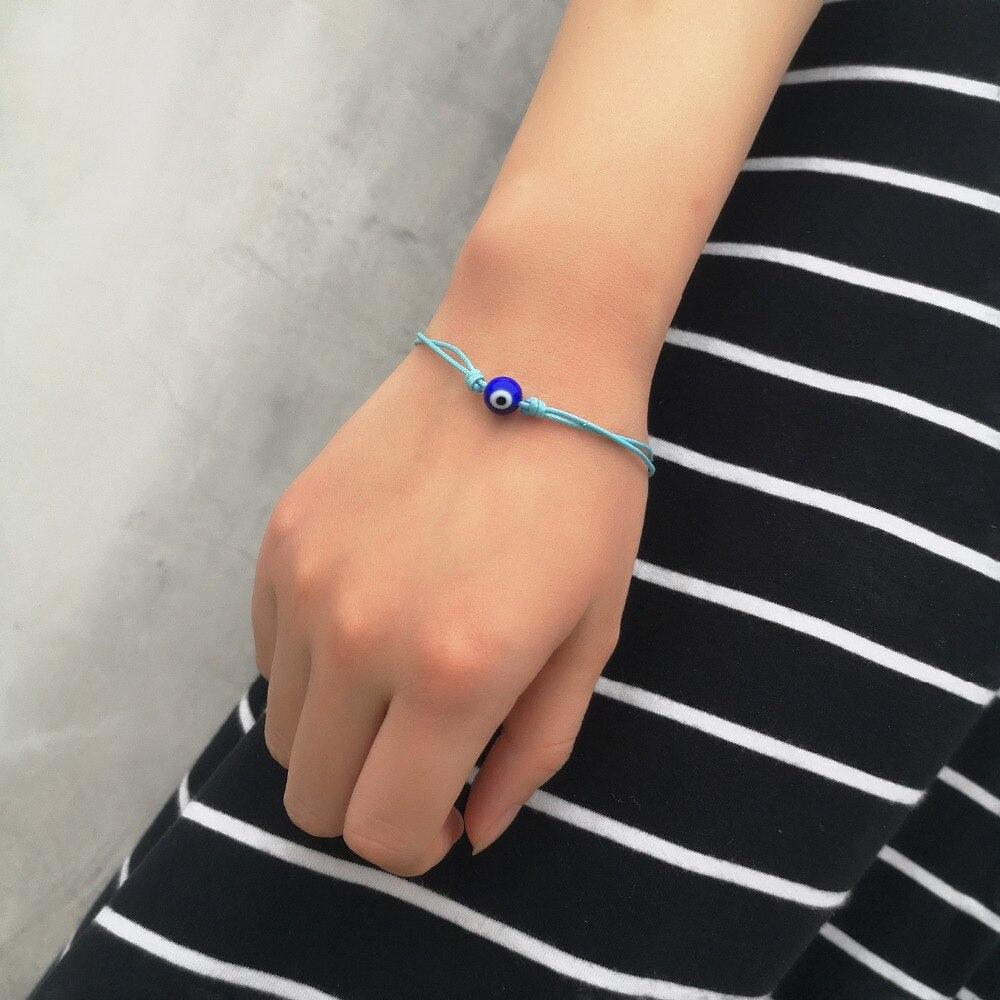 Bracelets œil grec en fil rouge, légers, faits main, tressés avec breloque œil bleu, bijoux pour femmes et enfants. Bracelets assortis tressés faits à la main avec breloque œil bleu réglables pour hommes et femmes.