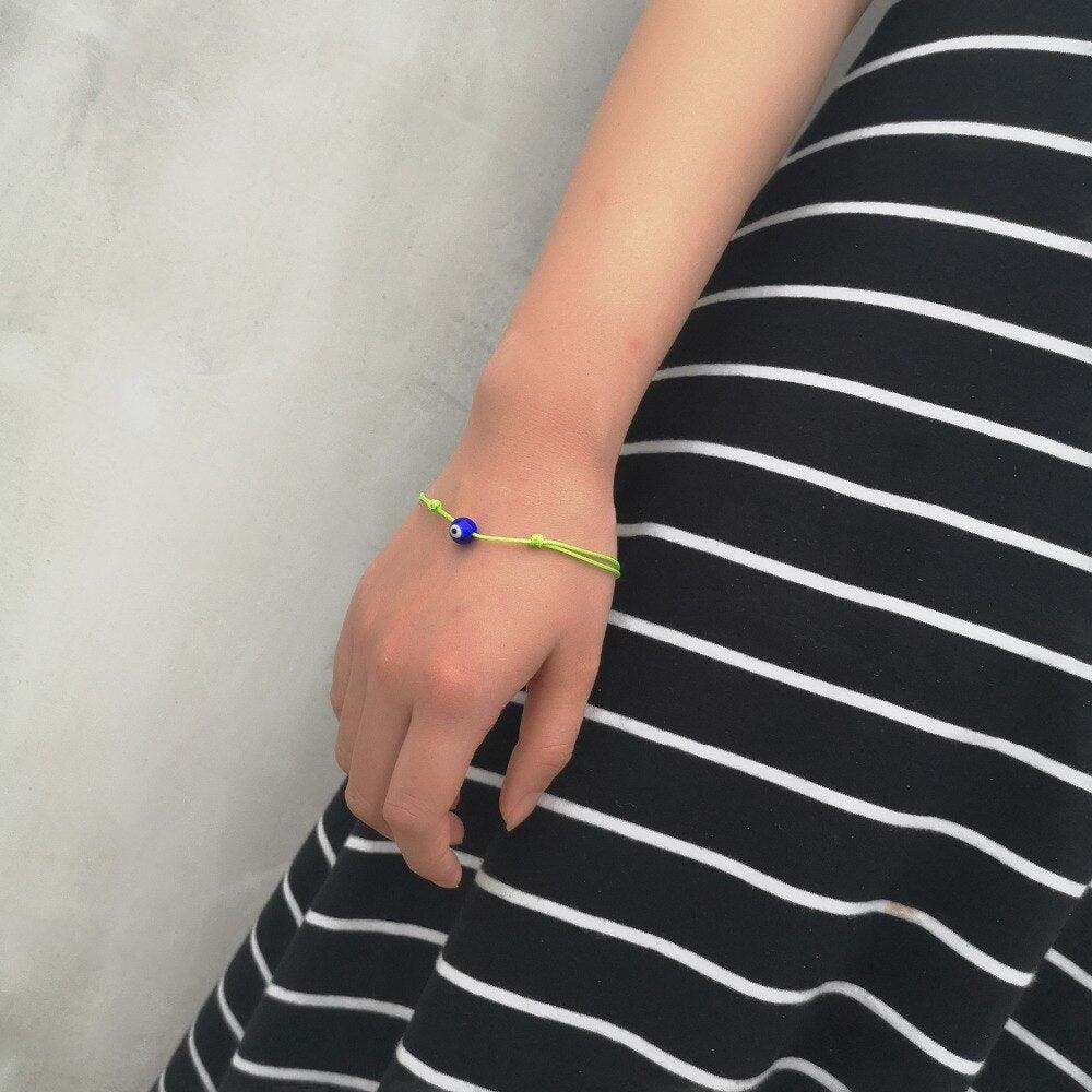 Bracelets œil grec en fil rouge, légers, faits main, tressés avec breloque œil bleu, bijoux pour femmes et enfants. Bracelets assortis tressés faits à la main avec breloque œil bleu réglables pour hommes et femmes.