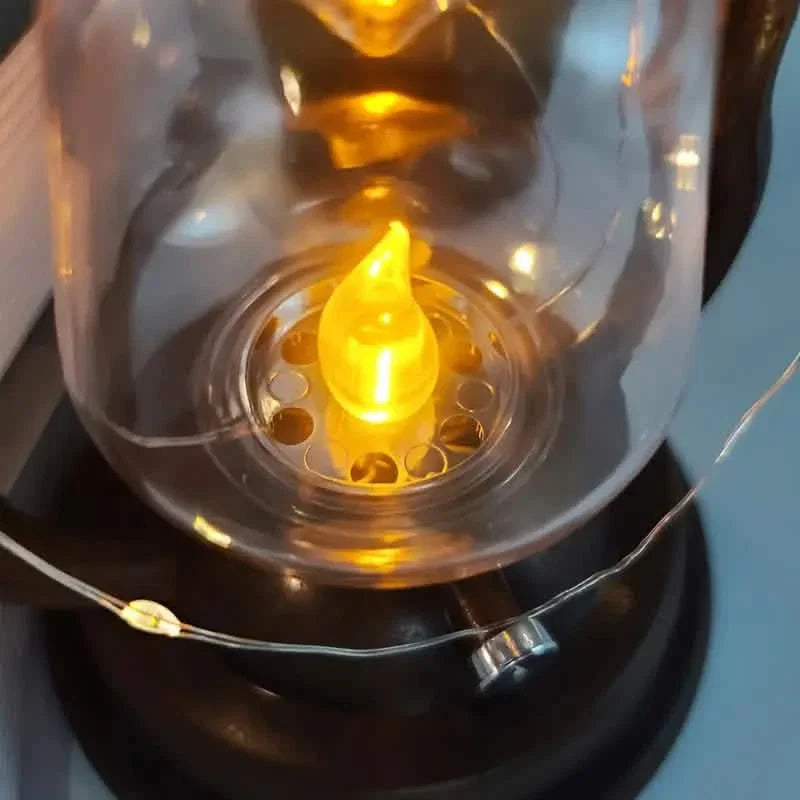 Lampe à Kérosène Rétro LED Lanterne de Cheval Extérieure Étanche Portable Rechargeable Solaire Effet Flamme