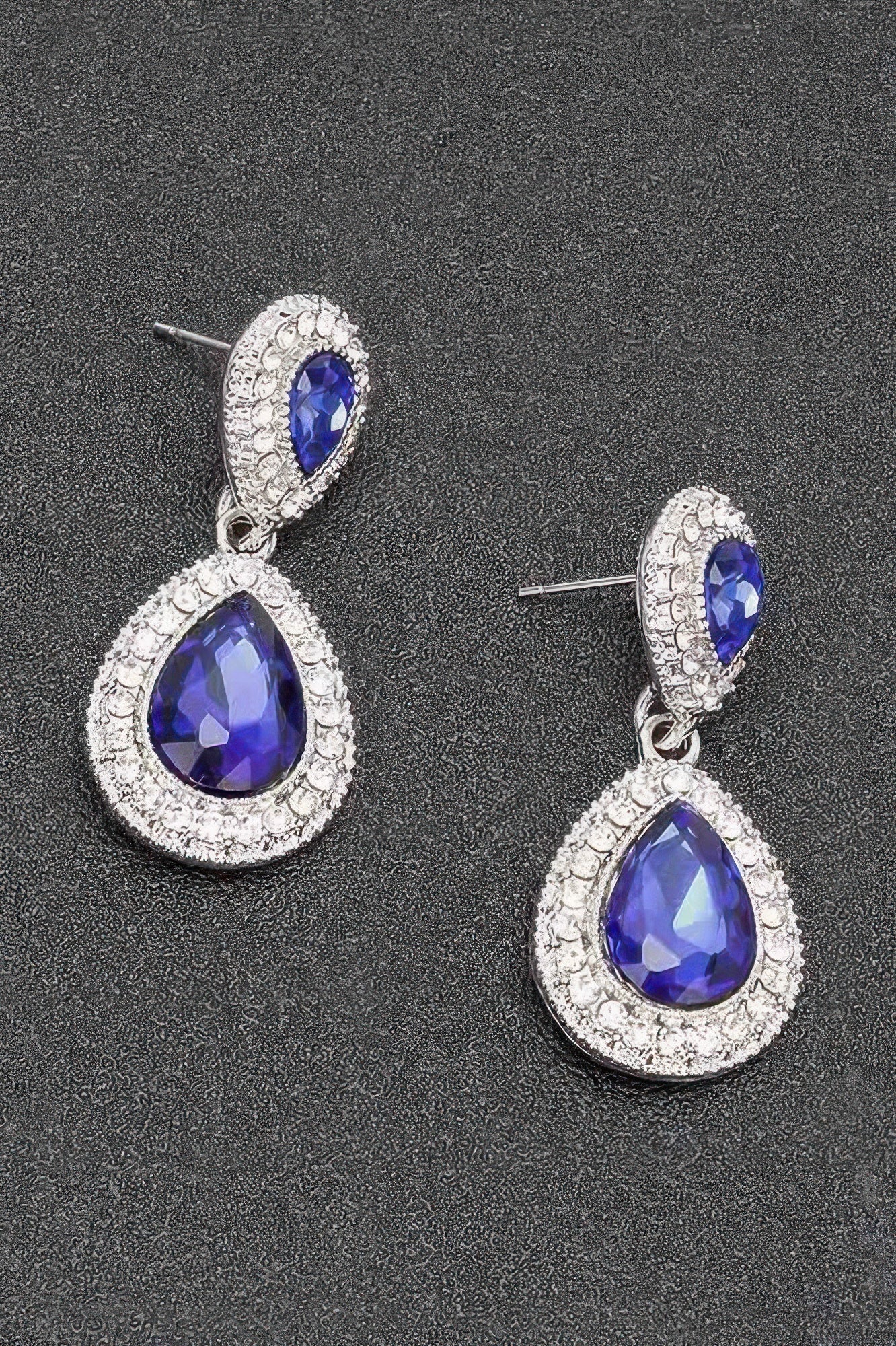 Boucle d'oreille pendante strass